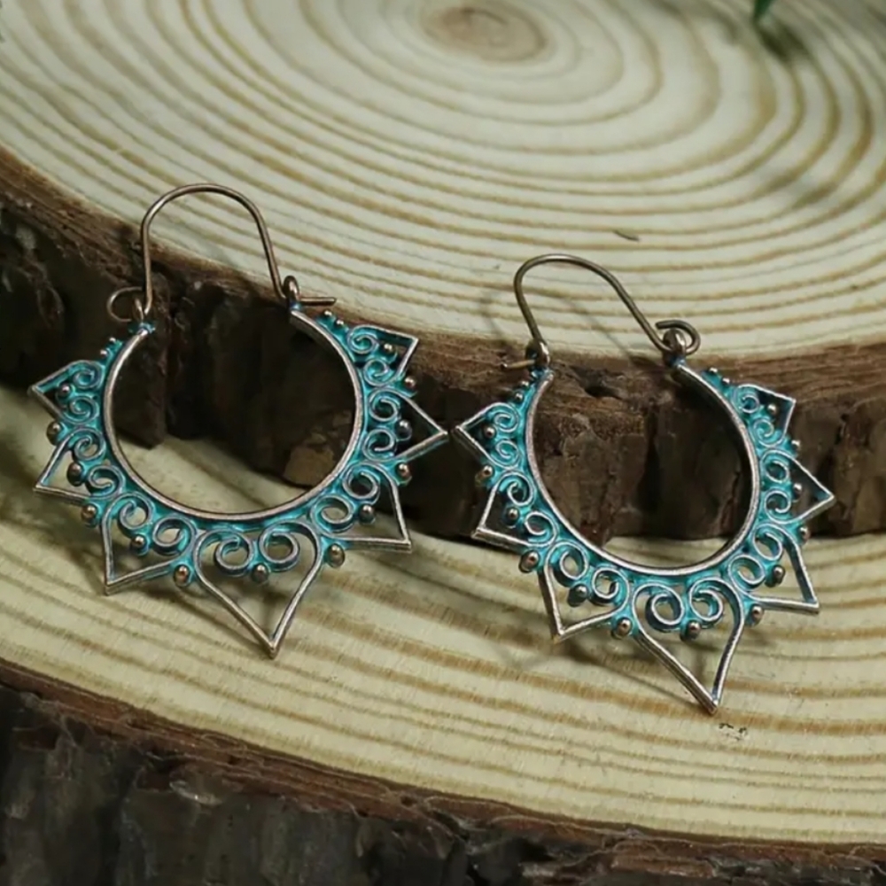 New Vintage Looking Circular Star Character Earrings - Picture 1 of 3
